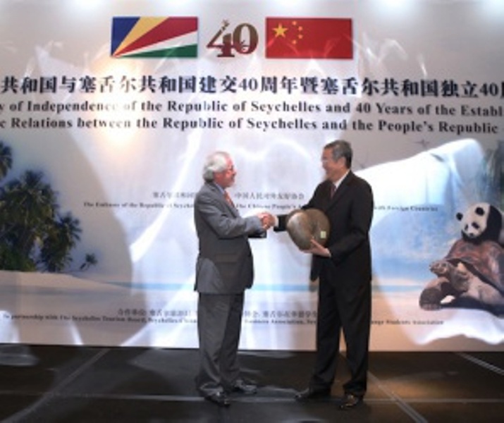 Ambassador Loustau-Lalanne presents a coco-de-mer to Mr Zhou