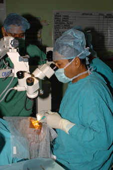 Kenyan eye doctors see to surgery camp