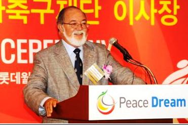 Mancham awarded peace prize for statesmanship 