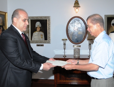 Palestinian ambassador presents credentials
