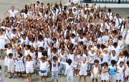 Children and teachers celebrate World Peace Day