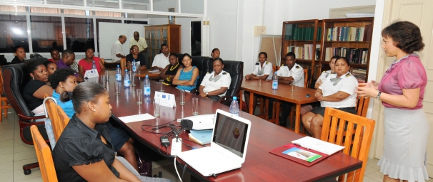 Customs officials learn about the importance of ethics