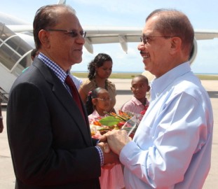 Mauritian premier first VIP to plant in Seychelles arboretum