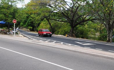 Shortcut eases Roche Caiman traffic flow-• Agency installing street lights
