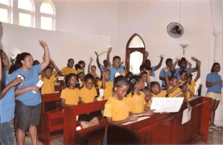 Children glorify and praise to God