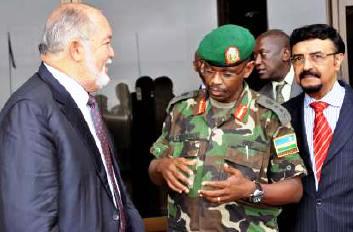Mr Mancham talking to Chief of Staff of the Rwandan Army, Major General Frank Kamanzi, with Mr Daniel Belle