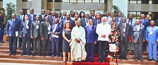 Photo de famille des Maires des villes d’Afrique et d’autres membres du comité