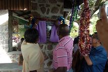 Lions Club dedicates new bus shelter to Seychellois people