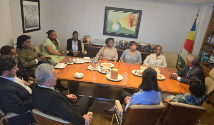 President Ramkalawan meets Seychellois community living in Greece