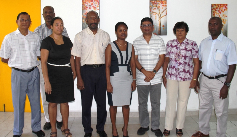 Souvenir photo of representatives of the sponsors, Minister Meriton as well as NSC and Socga officials