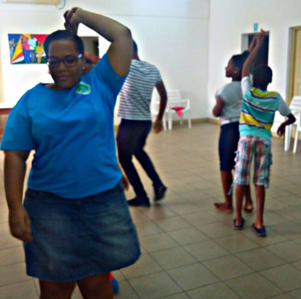 Practicing the basics of ‘kanmtole’ dance