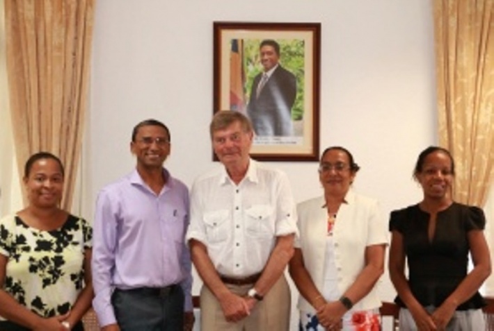 German professor calls on Ambassador Faure