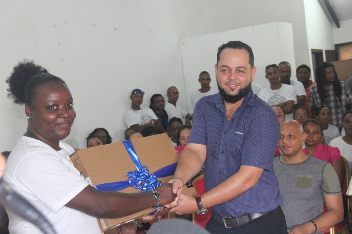Beau Vallon class of ‘99 gives back to school