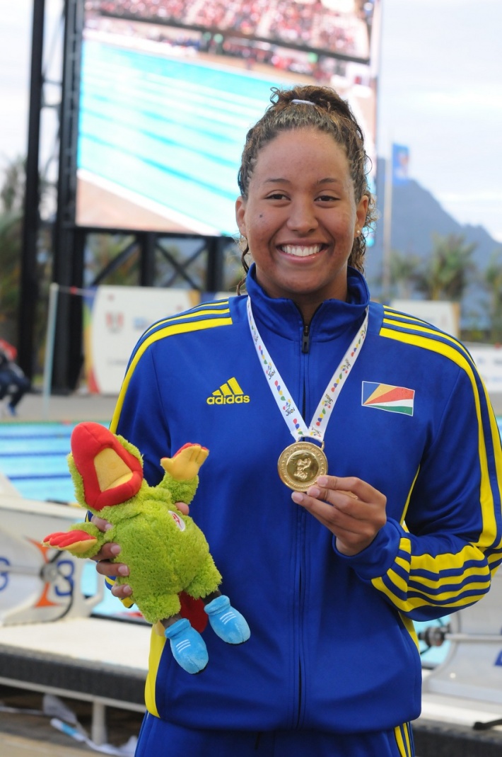 Swimming - Two more gold medals for Felicity Passon