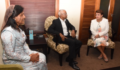 Maldivian president  lands in Seychelles