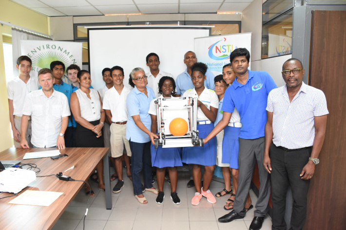 Seychelles robotic team gets financial support