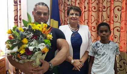 Designated Minister Mondon meets professional bodybuilder Mekdachi