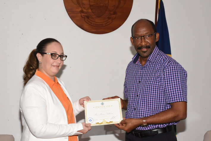 Vice-President Meriton meets FemBioBiz winner