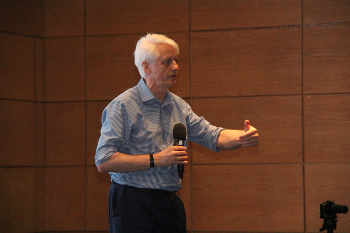 World renown business gurus share knowledge and insights with locals