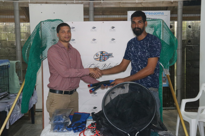 VMA of Eden Island donates capture equipment to SSPCA