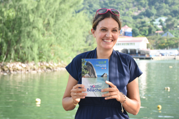En conversation avec Charlotte Pavard, l’auteur du guide « Seychelles, les 20 plus belles plages »