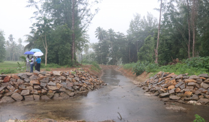 Minister Cosgrow visits environment protection projects in east, south Mahe
