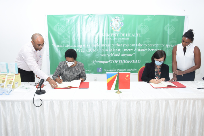 Chinese embassy donates second batch of medical equipment to Seychelles Hospital