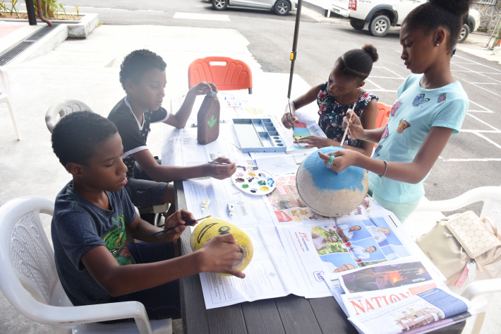 Children learn about impact of debris on Aldabra