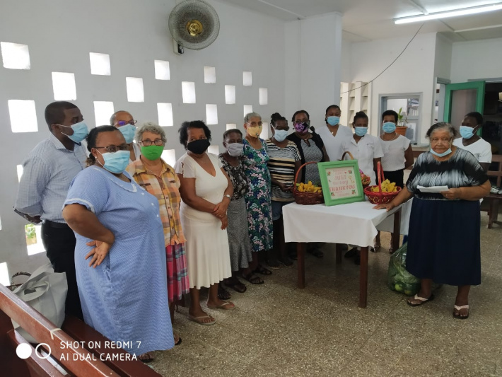 Senior citizens donate to Takamaka health centre