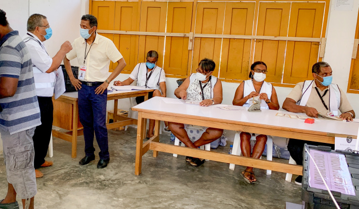 Voting on Praslin progresses well - update 6.15pm