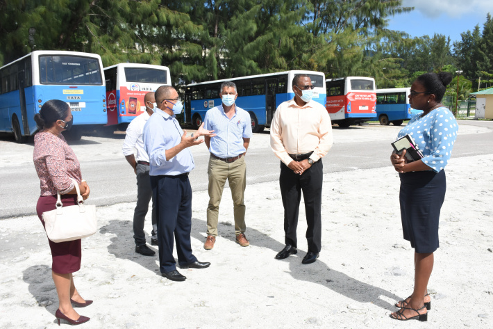 Minister Derjacques tours public transport facilities