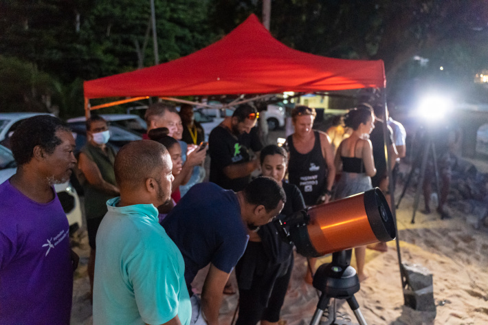 A multitude of locals, a crystal clear sky & a rare astronomical event make for a truly Great Conjunction