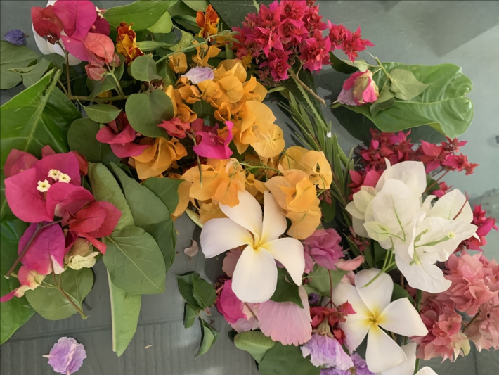 How to use Seychelles flowers & leaves as natural crayons