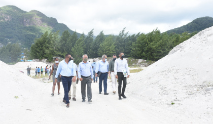 Potential investors visit  Ile du Port fishing zone
