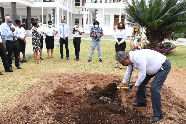 National Assembly launches new theme     • Plants coco-de-mer nuts as symbolic gesture