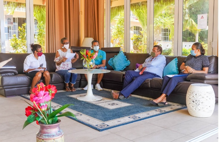 Minister and delegation visit small tourism establishments in south Mahé