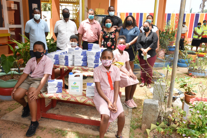 Pointe Larue primary gets donation of masks and sanitisers   