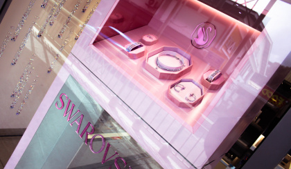 SWAROVSKI SEYCHELLES WELCOMES COLLECTION I AND REVAMPS SHOP DISPLAY