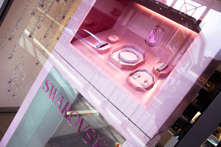 SWAROVSKI SEYCHELLES WELCOMES COLLECTION I AND REVAMPS SHOP DISPLAY