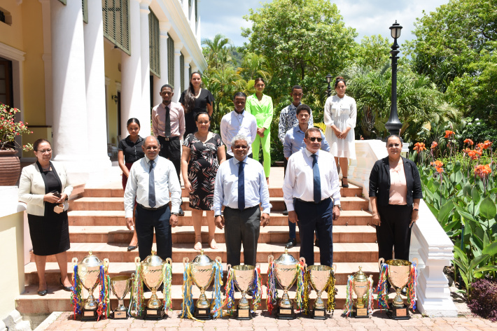 President Ramkalawan meets outstanding performers from post-secondary institutions