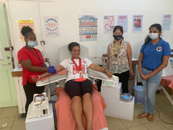 Rotarians donate blood