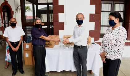 Hindu Council of Seychelles donates Diwali delicacies to Health Care Agency