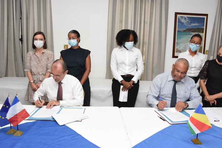Les Seychelles et la France signent deux conventions