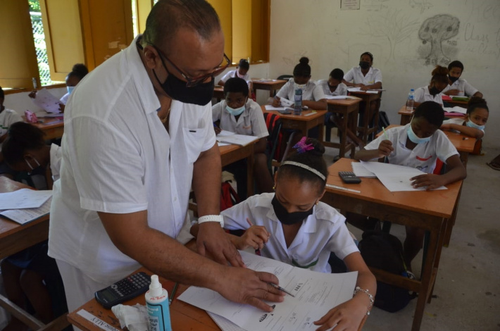 Praslin secondary school mathematics teacher Ramruchaya Shivkrishnasingh wins African Union Continental Teacher Prize, 2021