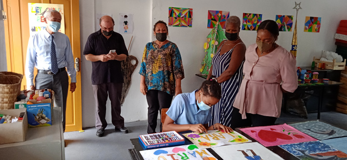 Japanese embassy hands over new school for the deaf     By Patrick Joubert