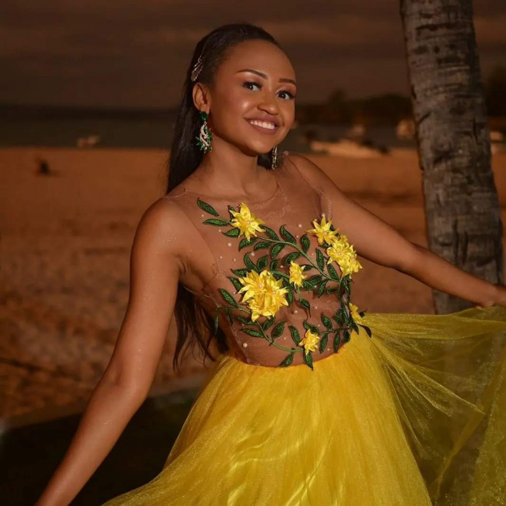 Paviyon Sesel i flot o kot konkour labote ‘Miss Environment International’