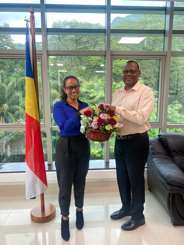 Transport minister congratulates Emma Ah-Shung on her noteworthy academic achievement