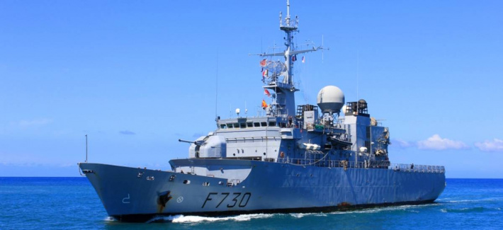 La frégate de surveillance Floréal, en escale à Port Victoria