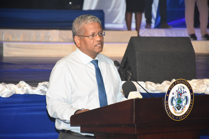 Country pays tribute to health workers   
