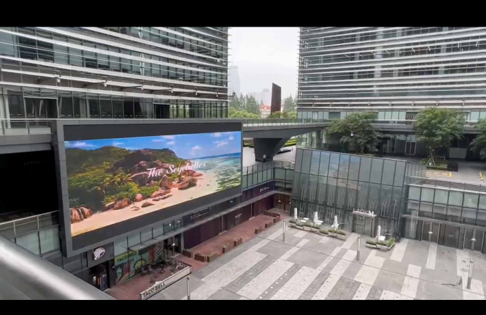Passersby in Shanghai experience the Seychelles dream   
